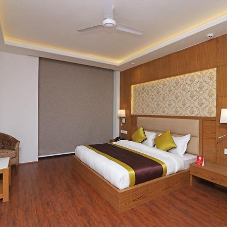 Capital O Hotel Star Inn Near Chhatarpur Metro Station New Delhi Exterior photo